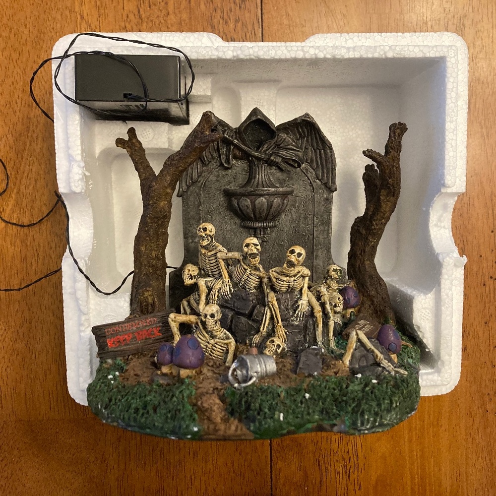 Lemax Spooky Town Well of Souls